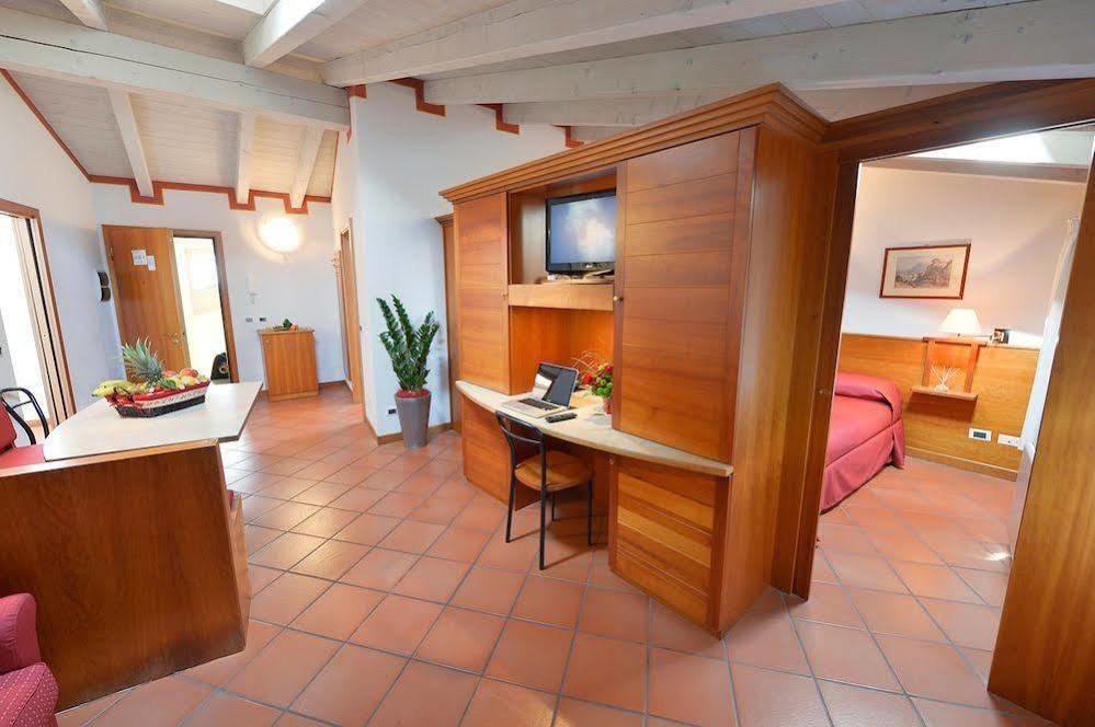 Residence Del Messaggero Rovereto  Exteriör bild